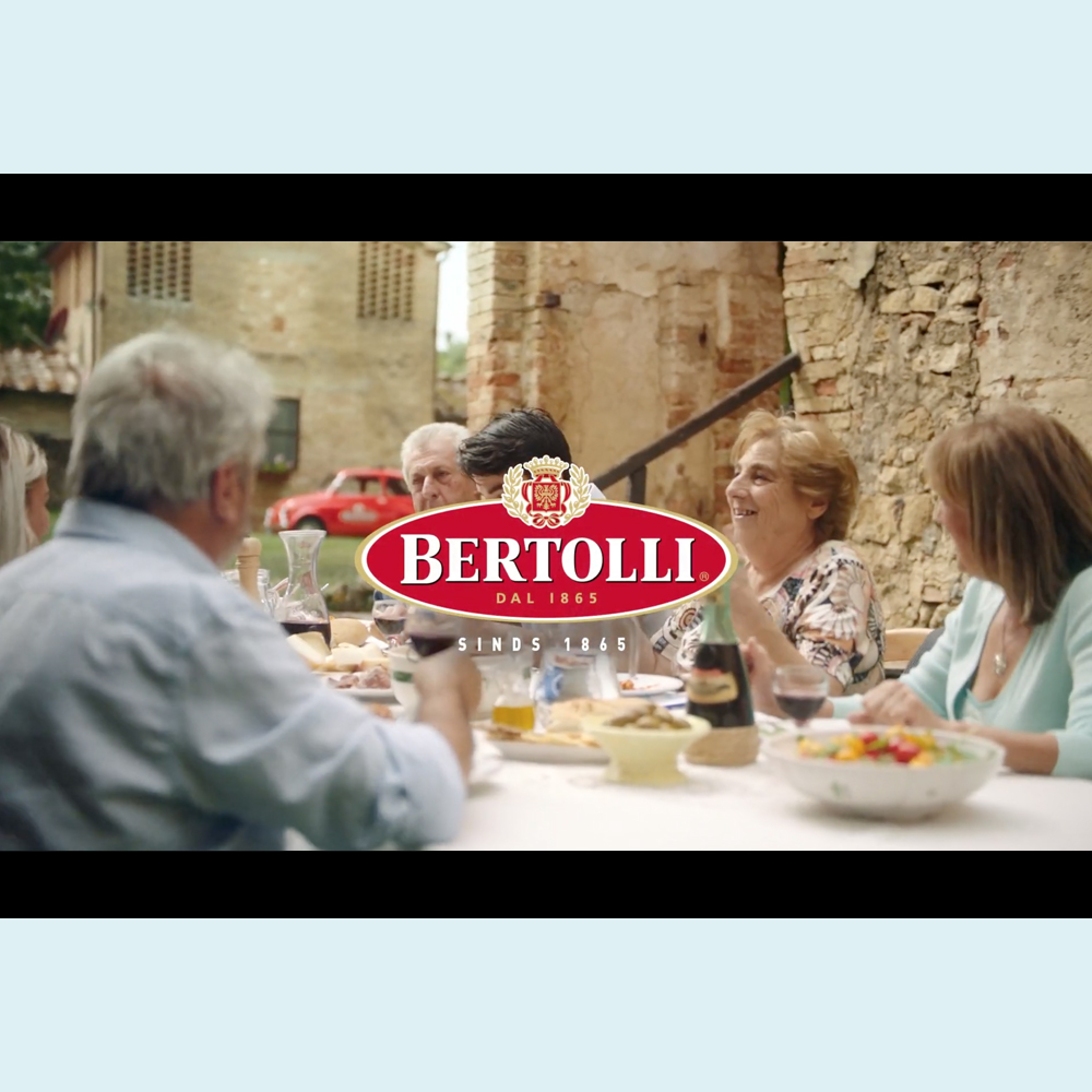 Foodstyling voor TV-commercial Bertolli pastasauzen.