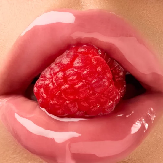 Foodstyling voor de honey infused lip oil raspberry swirl van Gisou